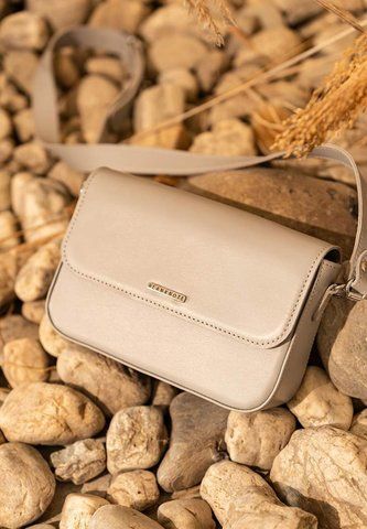 Світло-бежева шкіряна жіноча сумка крос-боді BlankNote BN-BAG-52-light-beige BN-BAG-52-light-beige фото